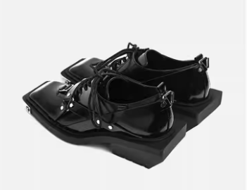 Metal Square Toe Shoe