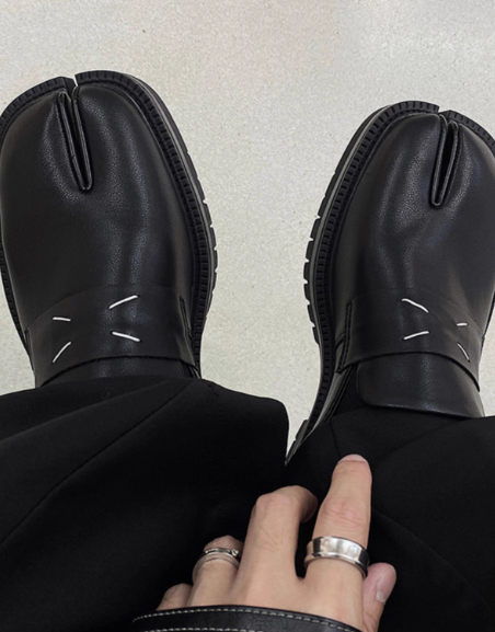 BUDGET Matte Tabi Loafer