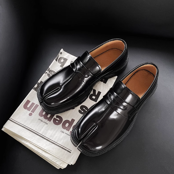 BUDGET Glossy Tabi Loafer