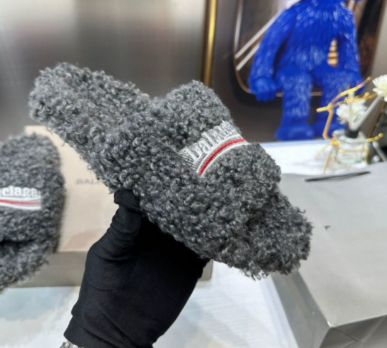 Balenciaga Fluffy Slipper