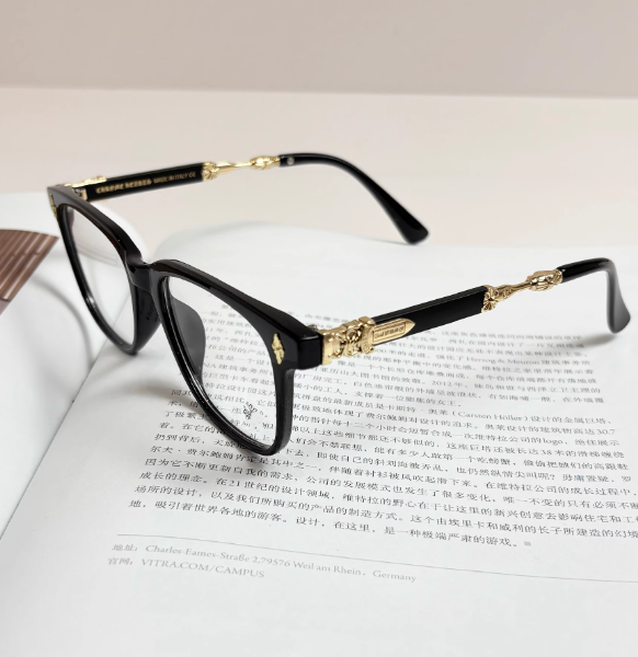 CH Dagger with Side Frame Cross Glasses