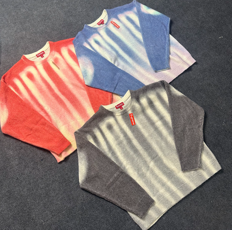 Supreme BLURRED LOGO Sweater