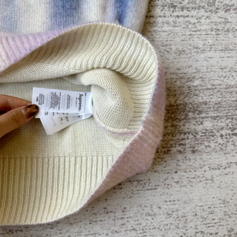 Supreme BLURRED LOGO Sweater