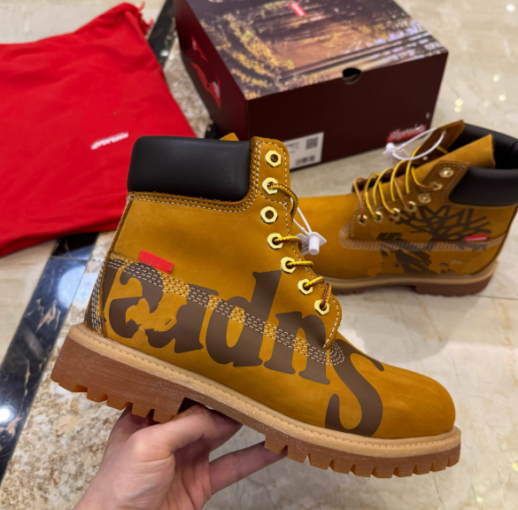 Timberlands X Supreme BIG LOGO Boots