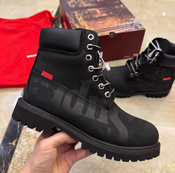 Timberlands X Supreme BIG LOGO Boots